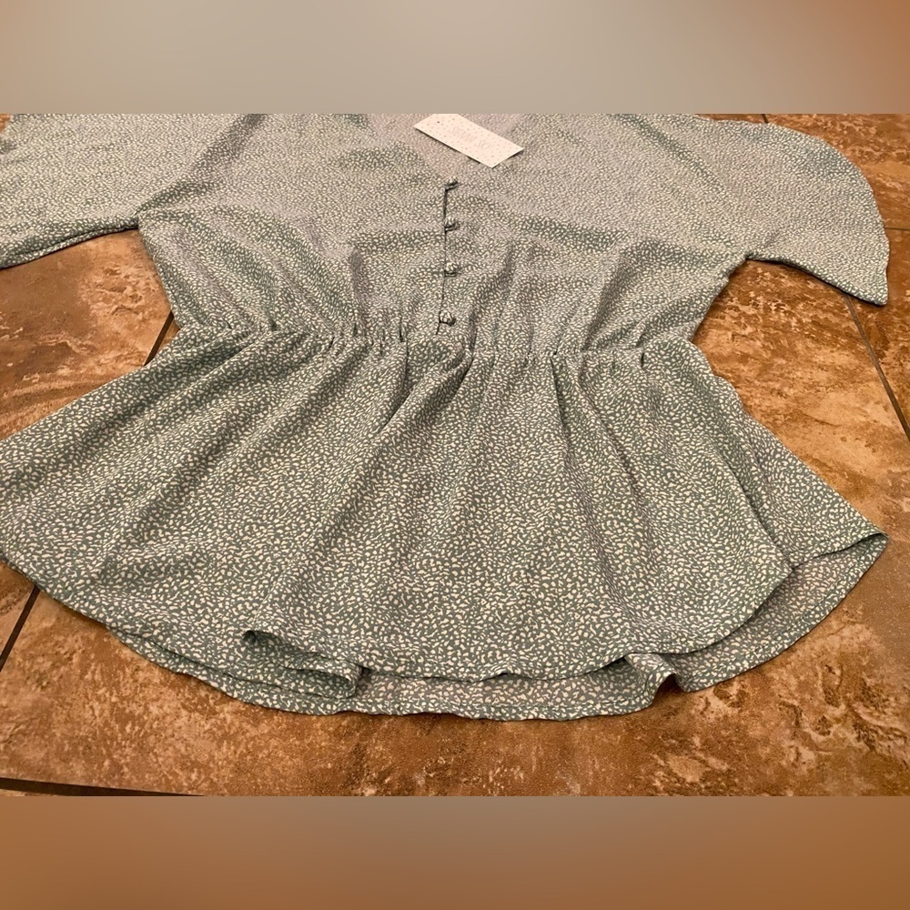 NWT Sienna Sky Green Batwing Peplum Blouse - Size Large - Picture 4 of 12